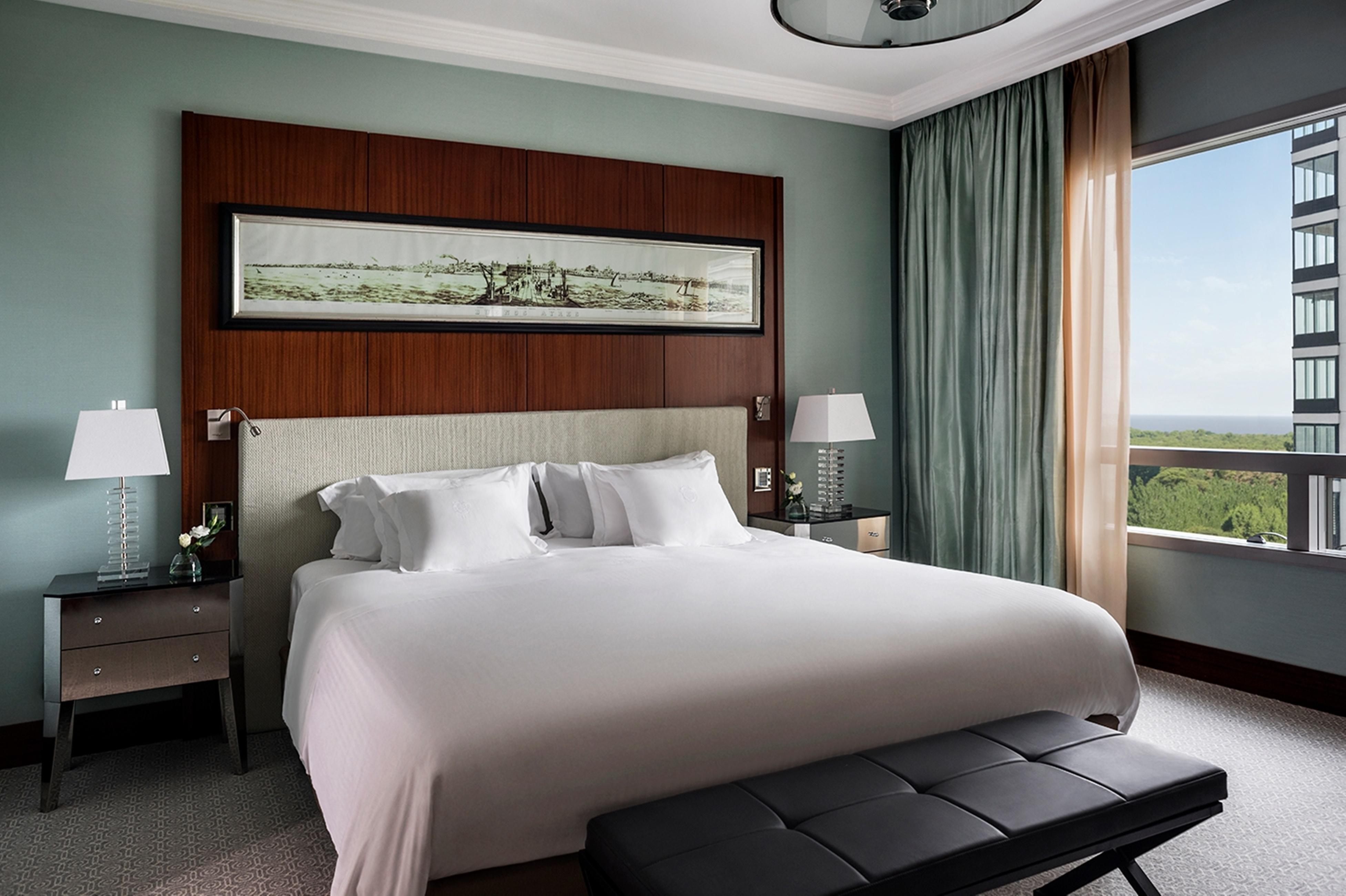 Alvear Icon Hotel Buenos Aires Exterior foto A bedroom at the Ritz-Carlton, Laguna Beach