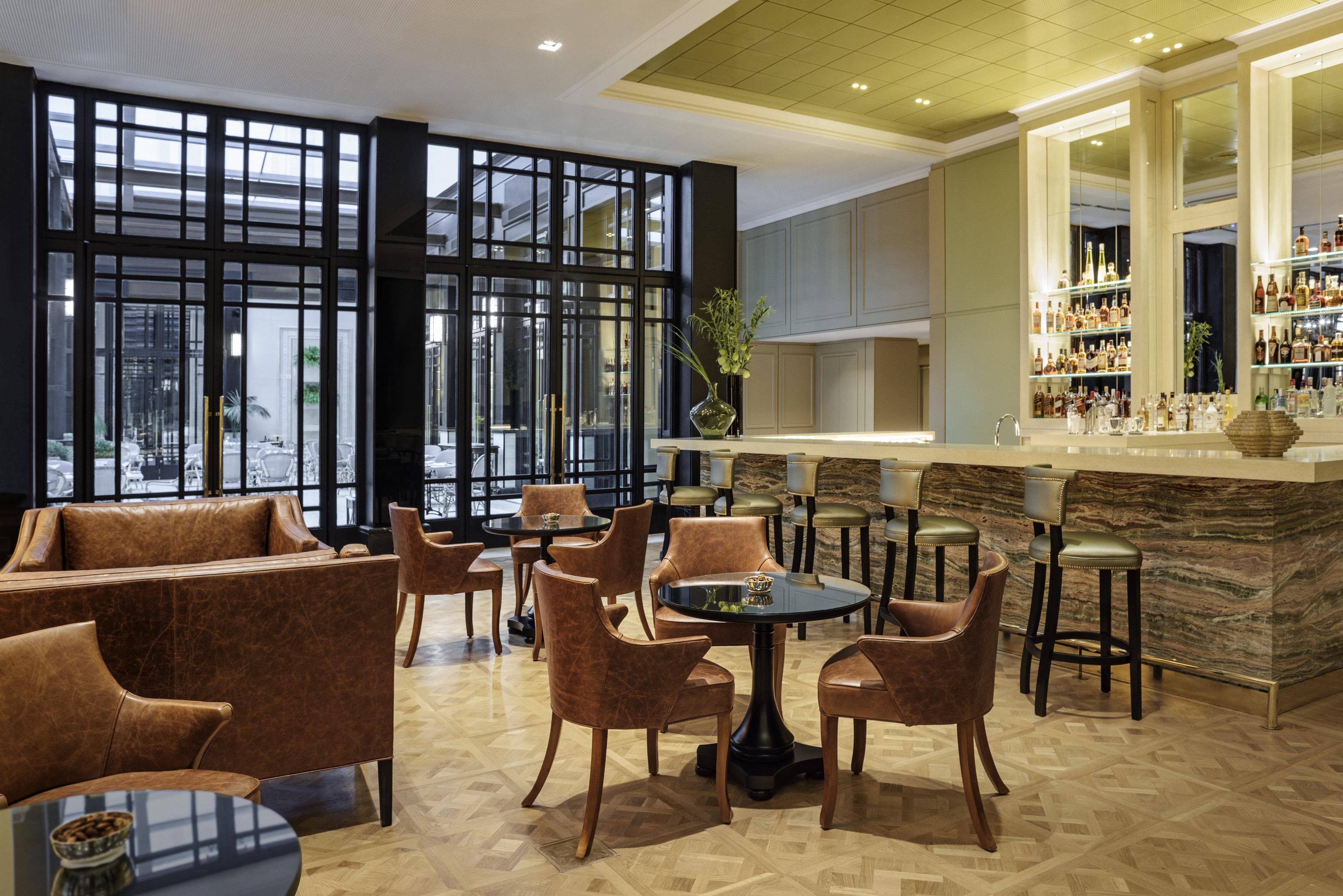 Alvear Icon Hotel Buenos Aires Exterior foto The bar at the hotel
