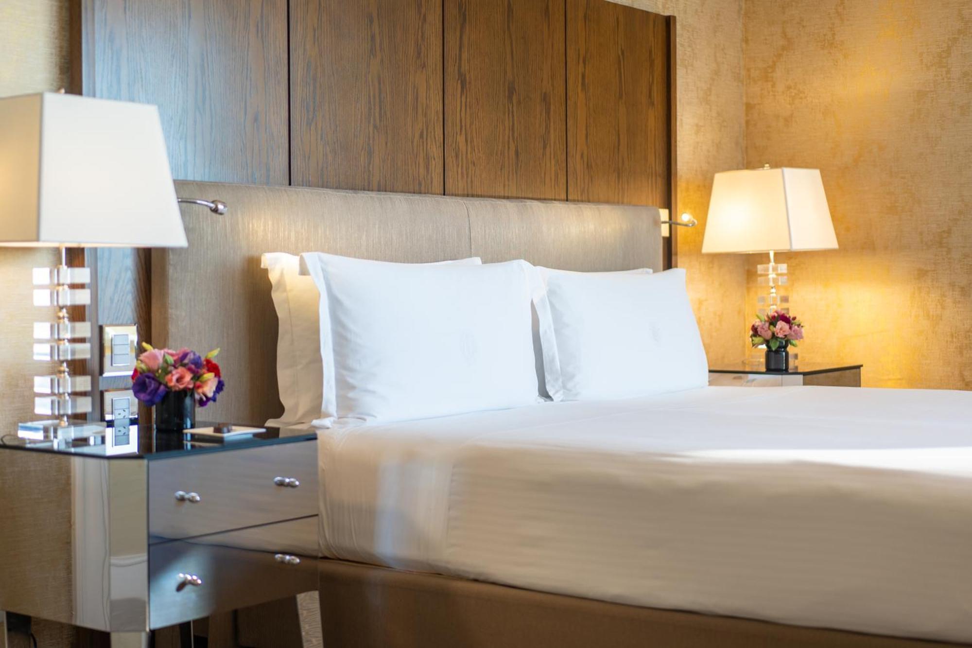 Alvear Icon Hotel Buenos Aires Exterior foto A bed