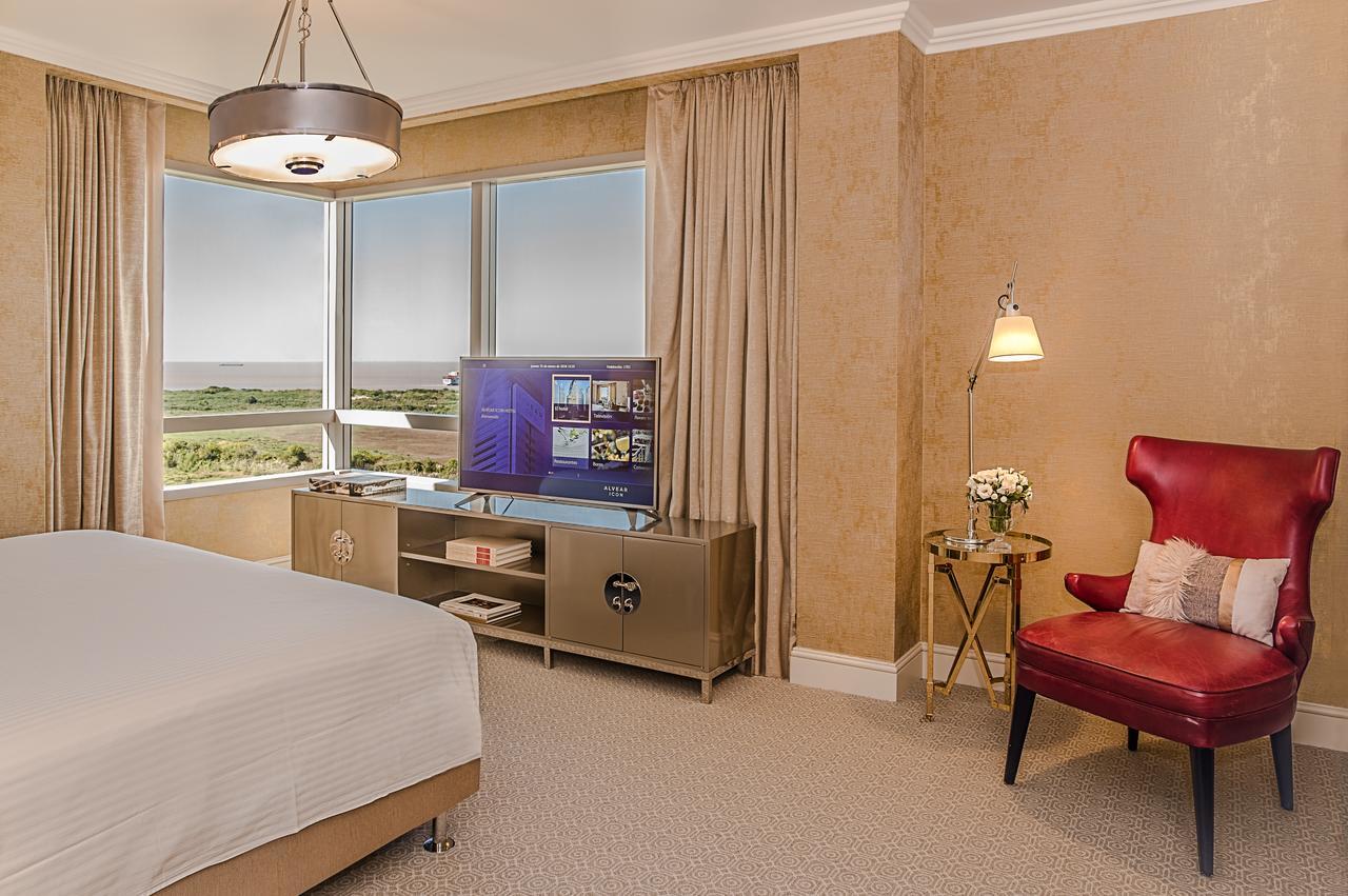 Alvear Icon Hotel Buenos Aires Exterior foto A bedroom at The Ritz-Carlton, Laguna Beach