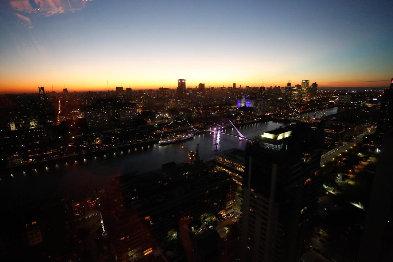 Alvear Icon Hotel Buenos Aires Exterior foto Brisbane CBD at night